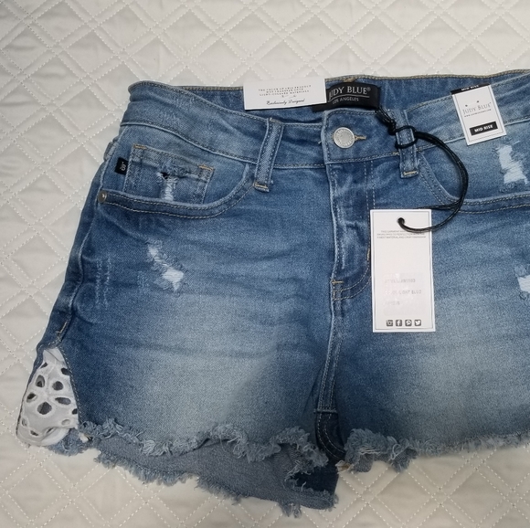 Judy Blue Pants - Judy Blue lace inset shorts- size small